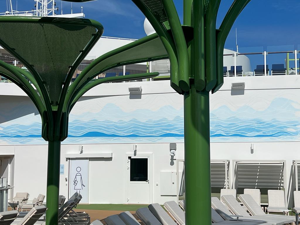 Cloud 17 on Deck 17, mural design on Icon of the Seas